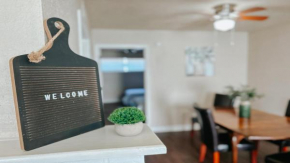 Beach and Downtown 5 Min! Budget, Free Parking, TV